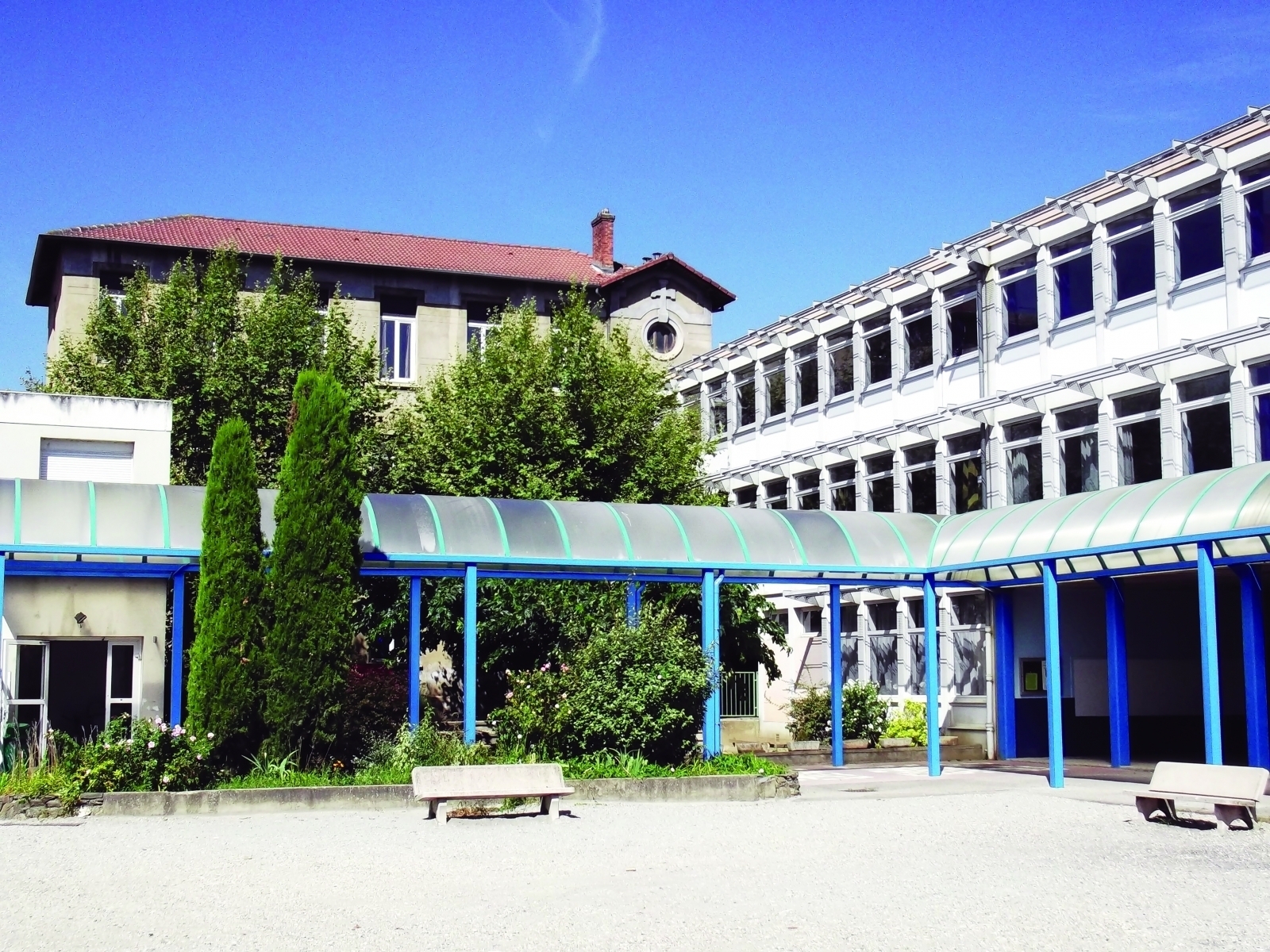 École privée près de Lyon Centre scolaire SaintThomas d'AquinVeritas